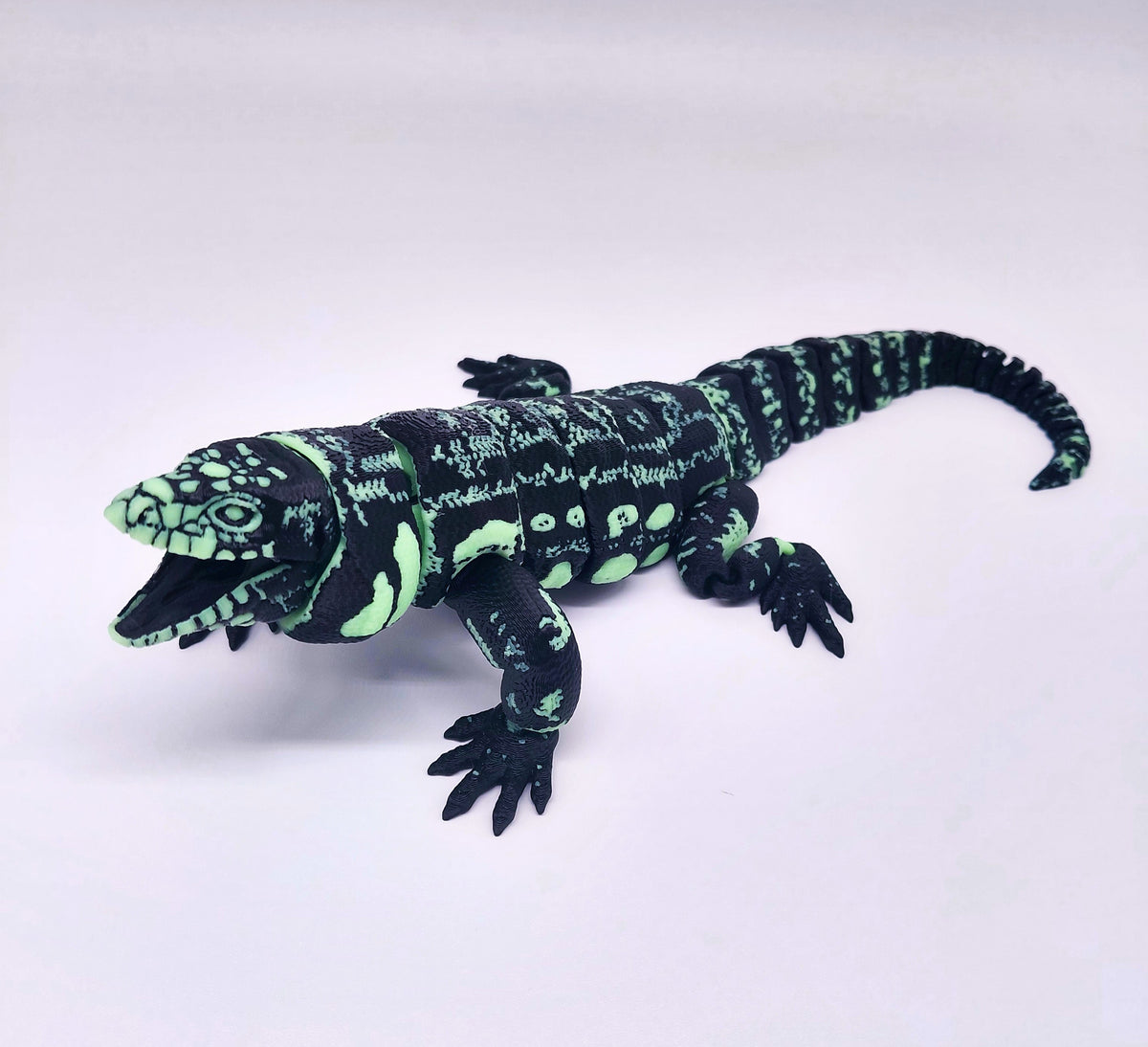 Glowing Articulated Tegu Lizard – 3D Printed Realistic Reptile Figure, Flexible Poseable Animal Toy, Collectible Desk Decor, Sensory Fidget, Gift for Reptile Lovers (Green)