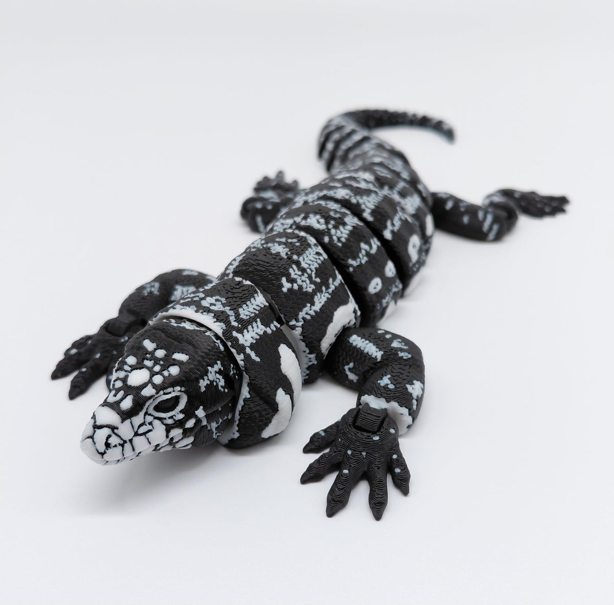 Articulated Tegu Lizard – 3D Printed Realistic Reptile Figure, Flexible Poseable Animal Toy, Collectible Desk Decor, Sensory Fidget, Gift for Reptile Lovers