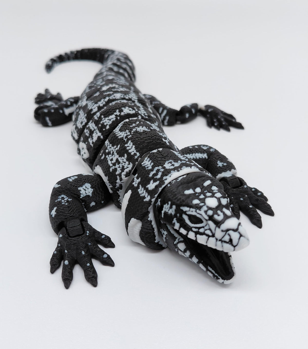 Articulated Tegu Lizard – 3D Printed Realistic Reptile Figure, Flexible Poseable Animal Toy, Collectible Desk Decor, Sensory Fidget, Gift for Reptile Lovers